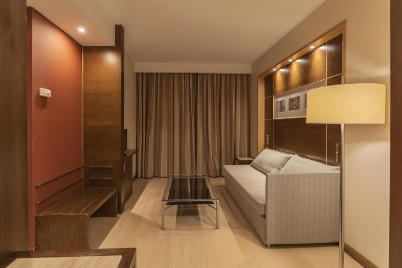 Exe Leon Hotel Luaran gambar
